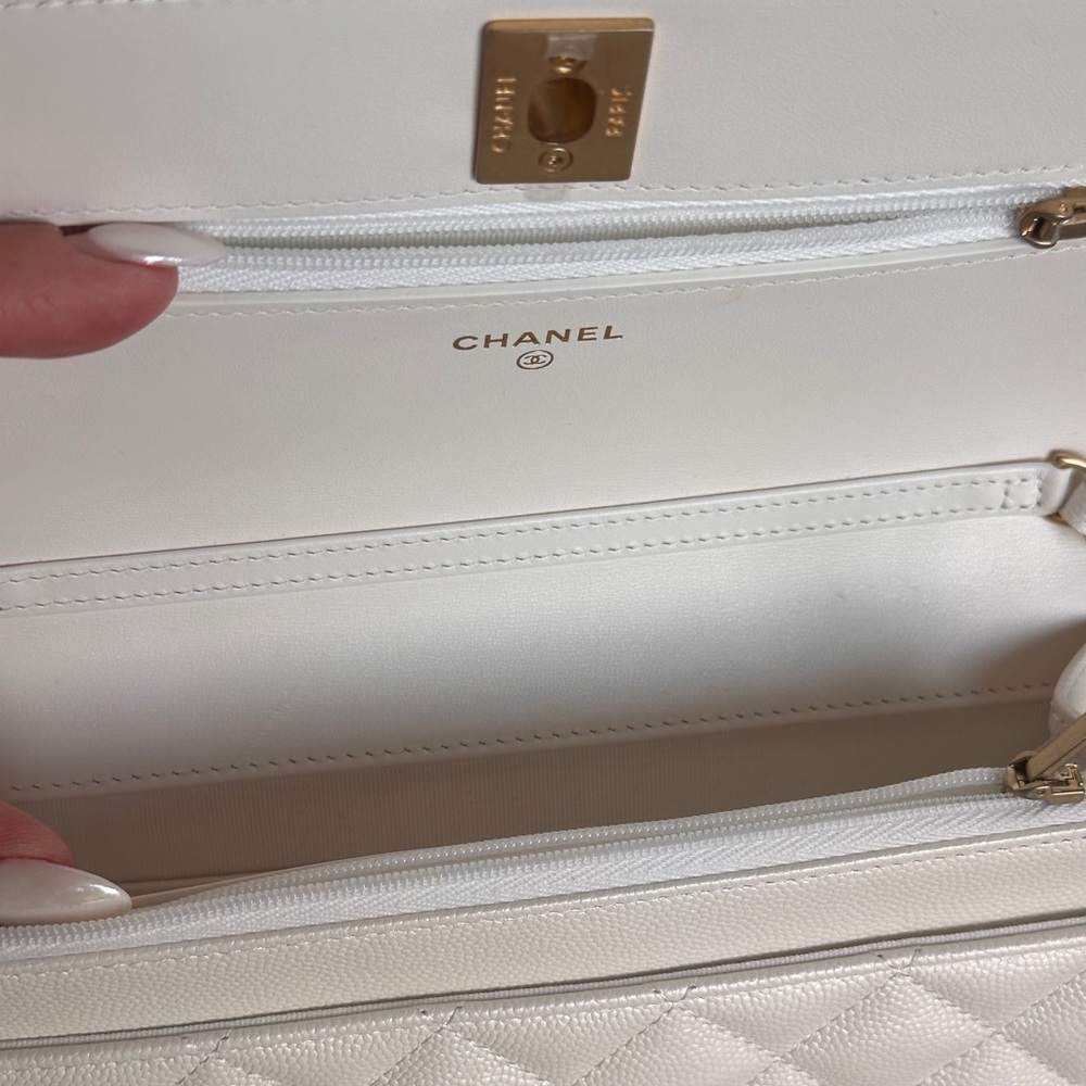FULL SET - CHANEL 2WAY WOC Pearly White Grained Calfskin & Gold HW (24S) - Picture 9 of 13